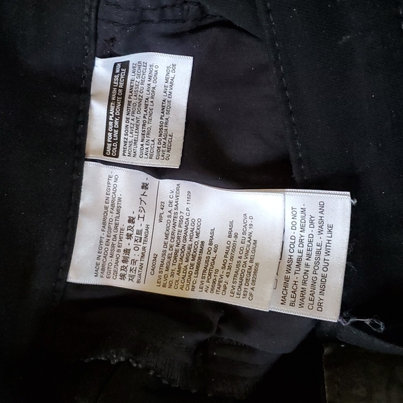 *Like New* Levi's Rich Black Skinnies - Picture 5 of 15